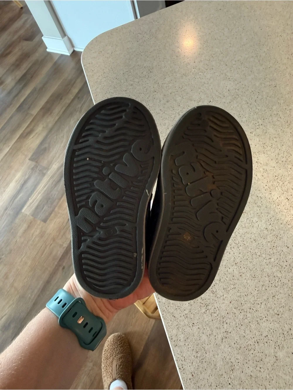 Native Kids’ Jefferson Slip-On Sandals in Charcoal and Gray Toe